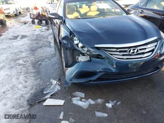 2013 Hyundai Sonata SE with VIN 5NPEC4AC4DH543471, listed as a IAAI auction lot 41267966 with 143,471 mi miles. Bid and sale history available at carsss.com. Image 6.