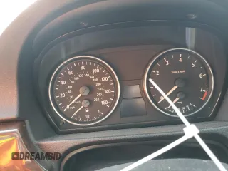 2006 BMW 3 Series 325i z VIN WBAVB13556KX43728, wystawiony jako Copart lot #85220364 z przebiegiem Nie podano mil oraz Nie do naprawy • Non repairable. Historia ofert i sprzedaży dostępna na DreamBid. Obrazek 9.