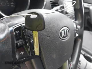 2012 Kia Sorento LX z VIN 5XYKT3A17CG295038, wystawiony jako IAAI lot #42294463 z przebiegiem 185 089 mil mil oraz . Historia ofert i sprzedaży dostępna na DreamBid. Obrazek 11.