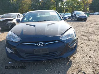 2016 Hyundai Genesis Coupe 3.8L Base with VIN KMHHT6KJ5GU136772, listed as a IAAI auction lot 40543019 with 93,597 mi miles. Bid and sale history available at carsss.com. Image 12.