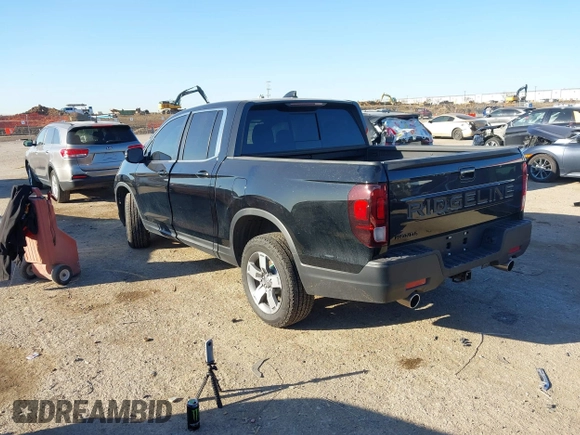 2025 Honda Ridgeline RTL z VIN 5FPYK3F57SB001319, wystawiony jako IAAI lot #41765594 z przebiegiem 1 358 mil mil oraz . Historia ofert i sprzedaży dostępna na DreamBid. Obrazek 3.