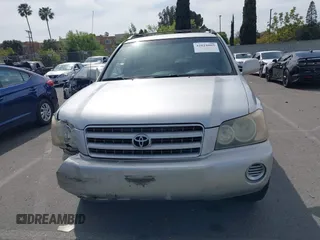 2002 Toyota Highlander z VIN JTEGD21AX20028215, wystawiony jako IAAI lot #42024885 z przebiegiem 204 544 mil mil oraz . Historia ofert i sprzedaży dostępna na DreamBid. Obrazek 12.
