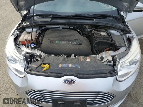 2013 Ford Focus Electric z VIN 1FADP3R43DL139862, wystawiony jako Copart lot #45901885 z przebiegiem 62 040 mil mil oraz Szkody całkowita. Historia ofert i sprzedaży dostępna na DreamBid. Obrazek 11.