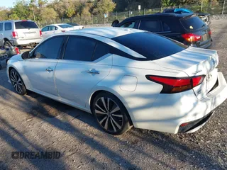 2019 Nissan Altima 2.5 Platinum with VIN 1N4BL4FV3KC116794, listed as a IAAI auction lot 41779270 with 89,086 mi miles. Bid and sale history available at carsss.com. Image 3.