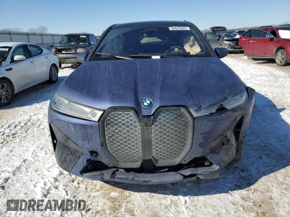 2023 BMW iX M60 z VIN WB533CF00PCM07995, wystawiony jako Copart lot #46043845 z przebiegiem Nie podano mil oraz Szkoda całkowita • Salvage title. Historia ofert i sprzedaży dostępna na DreamBid. Obrazek 5.