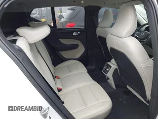 2024 Volvo XC40 Plus Bright Theme z VIN YV4L12UEXR2202130, wystawiony jako IAAI lot #41876910 z przebiegiem 15 997 mil mil oraz . Historia ofert i sprzedaży dostępna na DreamBid. Obrazek 8.