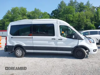2024 Ford Transit Passenger XL с VIN 1FBAX2C82RKA42933, выставлен на аукционе IAAI как лот 42448876 с пробегом Не указан миль и . История ставок и продаж доступна на DreamBid. Изображение 13.