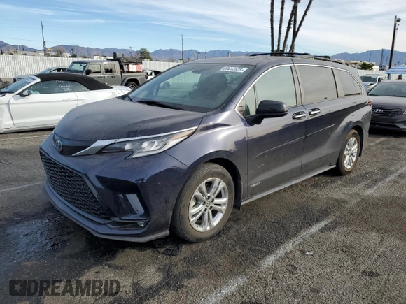 2021 Toyota Sienna XSE with VIN 5TDDSKFC6MS018241, listed as a Copart auction lot 89412525 with 34,294 mi miles and Salvage Title. Bid and sale history available at carsss.com. Image 1.