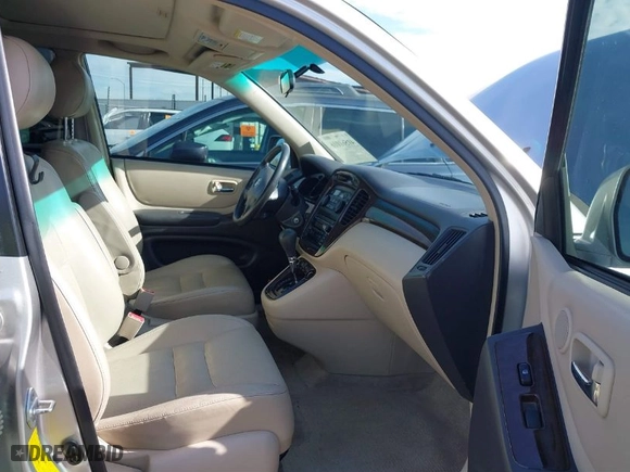 2001 Toyota Highlander with VIN JTEGF21A710024230, listed as a IAAI auction lot 41561016 with 172,704 mi miles. Bid and sale history available at carsss.com. Image 5.