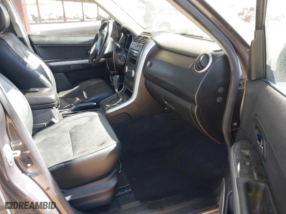 2011 Suzuki Grand Vitara Limited with VIN JS3TE0D71B4100465, listed as a IAAI auction lot 41725221 with 281,721 mi miles. Bid and sale history available at carsss.com. Image 5.