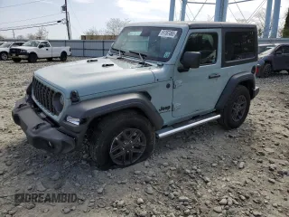 2024 Jeep Wrangler Sport S z VIN 1C4PJXAG2RW335190, wystawiony jako Copart lot #51767465 z przebiegiem 2 717 mil mil oraz Szkoda całkowita • Salvage title. Historia ofert i sprzedaży dostępna na DreamBid. Obrazek 1.