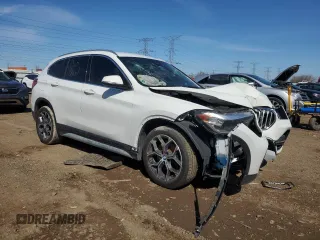 2021 BMW X1 xDrive28i z VIN WBXJG9C02M5S18999, wystawiony jako Copart lot #50194425 z przebiegiem 62 355 mil mil oraz Szkoda całkowita • Salvage title. Historia ofert i sprzedaży dostępna na DreamBid. Obrazek 4.