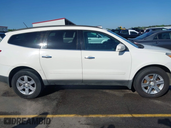 2012 Chevrolet Traverse 1LT z VIN 1GNKVGEDXCJ204602, wystawiony jako IAAI lot #41943724 z przebiegiem 151 118 mil mil oraz . Historia ofert i sprzedaży dostępna na DreamBid. Obrazek 13.