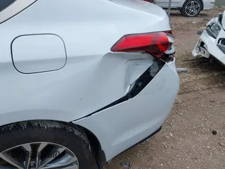 2017 Genesis G80 3.8L z VIN KMHGN4JEXHU166690, wystawiony jako IAAI lot #42322211 z przebiegiem 111 599 mil mil oraz . Historia ofert i sprzedaży dostępna na DreamBid. Obrazek 6.