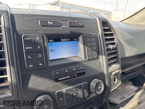 2018 Ford F-150 XL z VIN 1FTFX1E58JKF35180, wystawiony jako IAAI lot #42782023 z przebiegiem 105 516 mil mil oraz . Historia ofert i sprzedaży dostępna na DreamBid. Obrazek 25.
