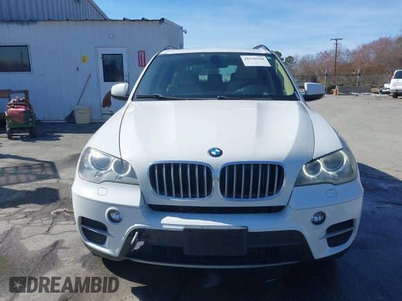 2013 BMW X5 xDrive35i z VIN 5UXZV4C5XD0B10732, wystawiony jako IAAI lot #41576548 z przebiegiem 131 237 mil mil oraz . Historia ofert i sprzedaży dostępna na DreamBid. Obrazek 6.