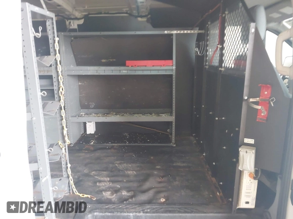 2015 Ford Transit Cargo z VIN 1FTNE1YG9FKB08497, wystawiony jako IAAI lot #42106682 z przebiegiem 158 992 mil mil oraz . Historia ofert i sprzedaży dostępna na DreamBid. Obrazek 8.