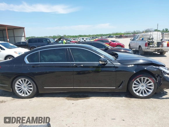 2017 BMW 7 Series 740i xDrive with VIN WBA7E4C50HGU99106, listed as a IAAI auction lot 41997603 with 138,322 mi miles. Bid and sale history available at carsss.com. Image 13.