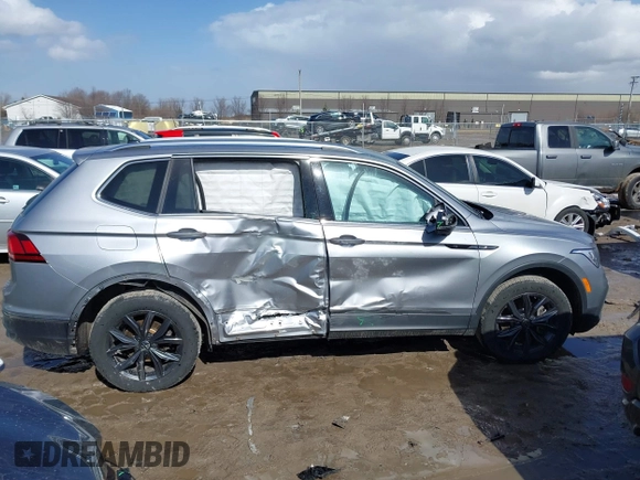 2023 Volkswagen Tiguan SE z VIN 3VV2B7AX0PM034519, wystawiony jako IAAI lot #41723470 z przebiegiem 17 250 mil mil oraz . Historia ofert i sprzedaży dostępna na DreamBid. Obrazek 13.
