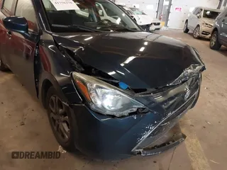 2016 Scion iA z VIN 3MYDLBZV5GY103533, wystawiony jako IAAI lot #41756270 z przebiegiem 59 290 mil mil oraz . Historia ofert i sprzedaży dostępna na DreamBid. Obrazek 19.