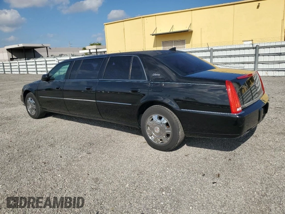 2011 Cadillac DTS Professional Limousine z VIN 1GE9K9C62BU550213, wystawiony jako Copart lot #49420545 z przebiegiem 29 936 mil mil oraz Czysty tytuł • Clean title. Historia ofert i sprzedaży dostępna na DreamBid. Obrazek 2.