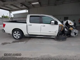 2015 Nissan Titan SV z VIN 1N6BA0ED1FN502929, wystawiony jako IAAI lot #42431227 z przebiegiem 138 394 mil mil oraz . Historia ofert i sprzedaży dostępna na DreamBid. Obrazek 13.