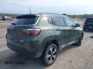 2018 Jeep Compass Latitude with VIN 3C4NJDBB4JT176031, listed as a IAAI auction lot 42125161 with 32,761 mi miles and . Bid and sale history available at DreamBid. Image 4.