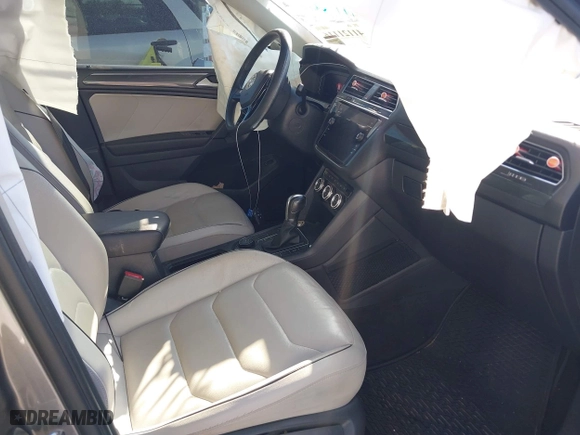 2019 Volkswagen Tiguan SEL Premium with VIN 3VV4B7AX6KM086321, listed as a IAAI auction lot 41121116 with 77,646 mi miles. Bid and sale history available at carsss.com. Image 5.