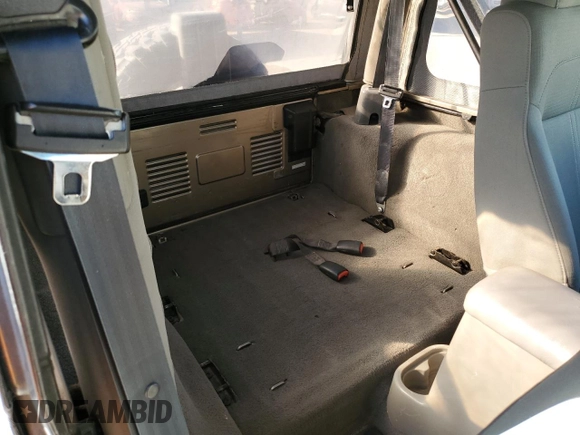 2003 Jeep Wrangler Sahara z VIN 1J4FA59S43P369233, wystawiony jako Copart lot #46517565 z przebiegiem 169 232 mil mil oraz Szkoda całkowita • Salvage title. Historia ofert i sprzedaży dostępna na DreamBid. Obrazek 10.