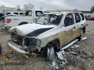 2004 GMC Envoy SLE with VIN 1GKDT13S142438133, listed as a Copart auction lot 84216874 with 0 mi miles and Salvage Title. Bid and sale history available at carsss.com. Image 1.