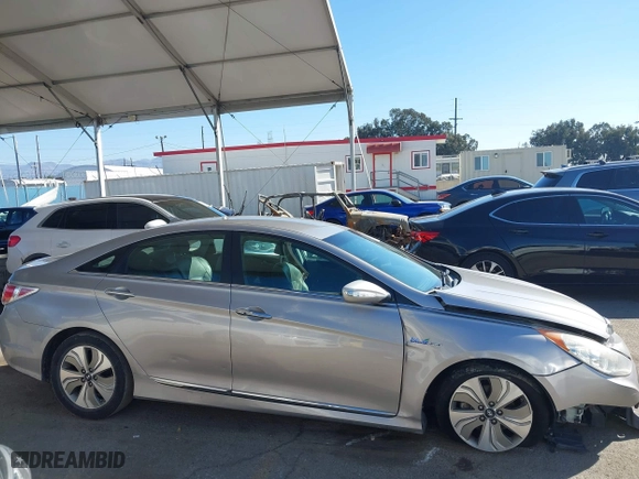 2013 Hyundai Sonata Hybrid with VIN KMHEC4A45DA095642, listed as a IAAI auction lot 41626995 with 183,710 mi miles. Bid and sale history available at carsss.com. Image 14.