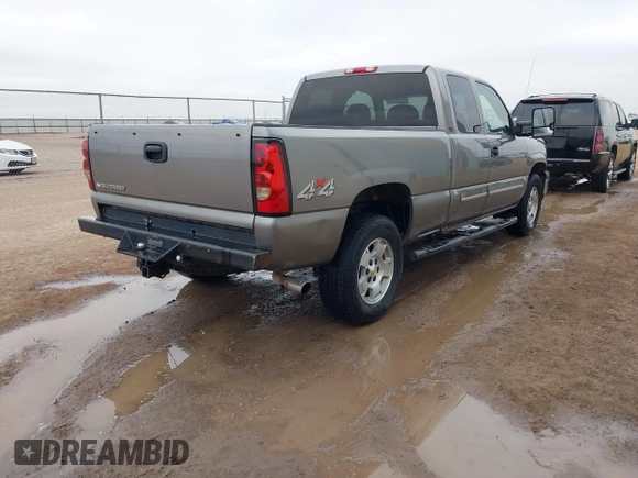 2006 Chevrolet Silverado 1500 LT2 with VIN 1GCEK19B16Z281949, listed as a IAAI auction lot 41557243 with 218,409 mi miles. Bid and sale history available at carsss.com. Image 4.