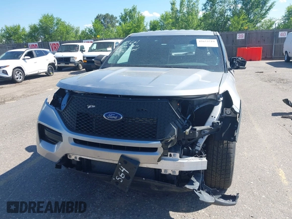 2022 Ford Police Interceptor z VIN 1FM5K8AC1NGA54845, wystawiony jako IAAI lot #42652519 z przebiegiem 17 893 mil mil oraz . Historia ofert i sprzedaży dostępna na DreamBid. Obrazek 13.