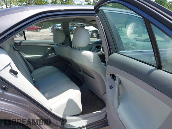 2011 Toyota Camry LE z VIN 4T4BF3EK3BR200855, wystawiony jako IAAI lot #42134686 z przebiegiem 248 776 mil mil oraz . Historia ofert i sprzedaży dostępna na DreamBid. Obrazek 8.