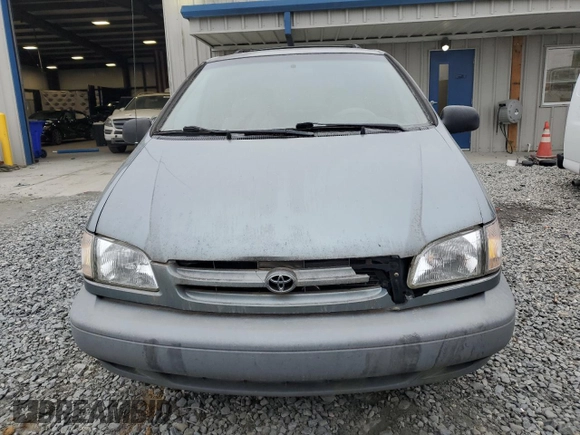 1999 Toyota Sienna LE with VIN 4T3ZF13C6XU150735, listed as a Copart auction lot 44652605 with 120,284 mi miles and Clean Title. Bid and sale history available at carsss.com. Image 5.