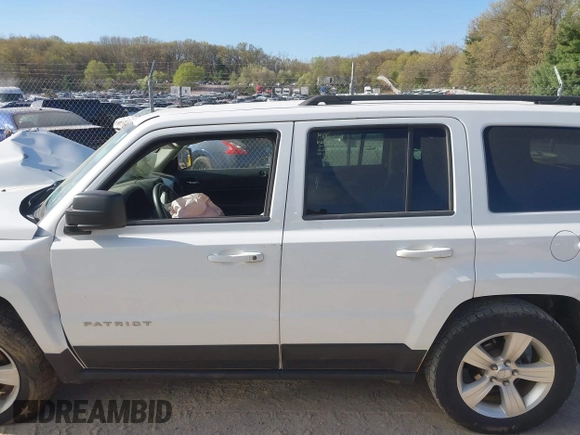 2014 Jeep Patriot Sport z VIN 1C4NJRBB1ED644371, wystawiony jako IAAI lot #42217823 z przebiegiem 139 215 mil mil oraz . Historia ofert i sprzedaży dostępna na DreamBid. Obrazek 14.