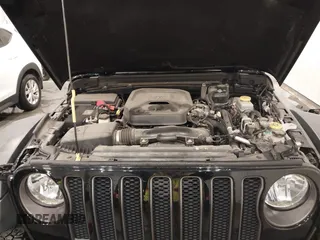 2019 Jeep Wrangler Unlimited Rubicon z VIN 1C4HJXFN7KW561193, wystawiony jako IAAI lot #41500907 z przebiegiem 18 697 mil mil oraz . Historia ofert i sprzedaży dostępna na DreamBid. Obrazek 10.