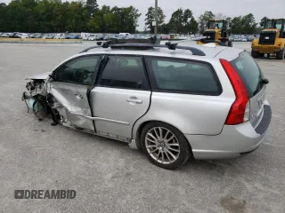 2010 Volvo V50 with VIN YV1382MW8A2528644, listed as a Copart auction lot 72608874 with 137,984 mi miles and Salvage Title. Bid and sale history available at carsss.com. Image 2.