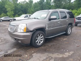 2013 GMC Yukon Denali z VIN 1GKS2EEF1DR364298, wystawiony jako IAAI lot #42184663 z przebiegiem 174 910 mil mil oraz . Historia ofert i sprzedaży dostępna na DreamBid. Obrazek 2.