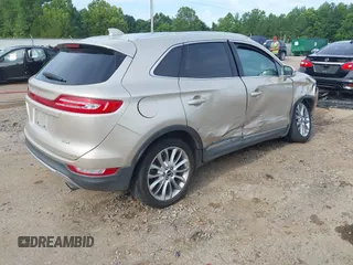 2017 Lincoln MKC Reserve с VIN 5LMCJ3C97HUL32052, выставлен на аукционе IAAI как лот 42584957 с пробегом 88 459 миль миль и . История ставок и продаж доступна на DreamBid. Изображение 4.