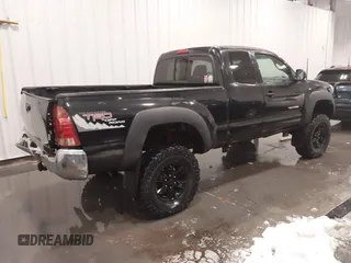 2008 Toyota Tacoma with VIN 5TEUU42N48Z559164, listed as a IAAI auction lot 41609248 with 145,611 mi miles and . Bid and sale history available at DreamBid. Image 4.