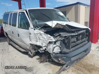 2014 Ford Econoline Passenger XL with VIN 1FBNE3BL5EDB11826, listed as a IAAI auction lot 40860317 with 216,900 mi miles. Bid and sale history available at carsss.com. Image 1.