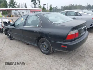 1997 Honda Accord LX z VIN 1HGCD5631VA242492, wystawiony jako IAAI lot #42442502 z przebiegiem 164 482 mil mil oraz . Historia ofert i sprzedaży dostępna na DreamBid. Obrazek 3.