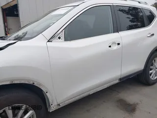 2018 Nissan Rogue SV with VIN KNMAT2MT7JP593232, listed as a IAAI auction lot 42141416 with 34,373 mi miles and . Bid and sale history available at carsss.com. Image 18.