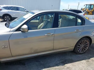 2009 BMW 3 Series 328i xDrive z VIN WBAPK53529A644875, wystawiony jako IAAI lot #42247084 z przebiegiem 158 903 mil mil oraz . Historia ofert i sprzedaży dostępna na DreamBid. Obrazek 14.