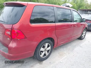 2010 Volkswagen Routan SE z VIN 2V4RW3D14AR186648, wystawiony jako IAAI lot #42222099 z przebiegiem 199 944 mil mil oraz . Historia ofert i sprzedaży dostępna na DreamBid. Obrazek 4.