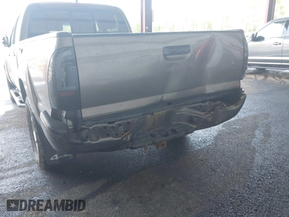 2014 Toyota Tacoma with VIN 3TMMU4FN4EM072128, listed as a IAAI auction lot 42479725 with 287,877 mi miles and . Bid and sale history available at DreamBid. Image 6.