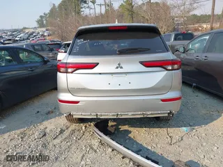 2024 Mitsubishi Outlander SE with VIN JA4J4VA87RZ085920, listed as a IAAI auction lot 41667549 with 3,976 mi miles. Bid and sale history available at carsss.com. Image 17.
