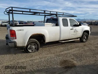 2011 GMC Sierra 2500HD Work Truck z VIN 1GT22ZCG8BZ312243, wystawiony jako Copart lot #83358544 z przebiegiem 186 584 mil mil oraz Szkoda całkowita • Salvage title. Historia ofert i sprzedaży dostępna na DreamBid. Obrazek 3.