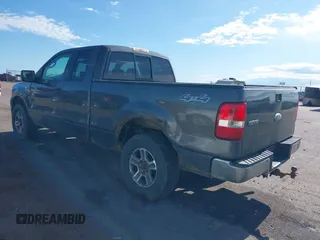 2006 Ford F-150 XLT z VIN 1FTPX14V26KC91250, wystawiony jako IAAI lot #42608663 z przebiegiem 303 991 mil mil oraz . Historia ofert i sprzedaży dostępna na DreamBid. Obrazek 3.